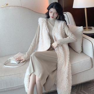 Sleeveless Furry Cardigan / Long-sleeve Ribbed Knit Dress