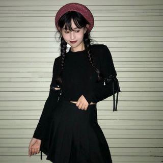 Long-sleeve Laced Cropped T-shirt Black - One Size