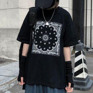 Short Sleeve Paisley Print T-shirt