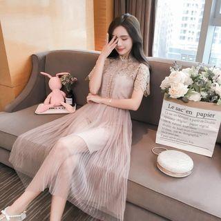Short-sleeve Lace Panel Pleated Midi Dress