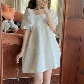 Open-back Puff-sleeve Dress