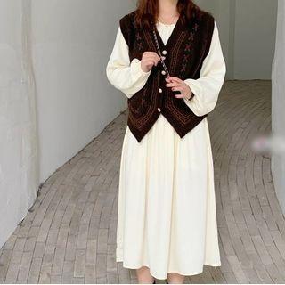 Floral Embroidered Buttoned Knit Vest