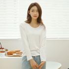 Scoop-neck Sleek T-shirt