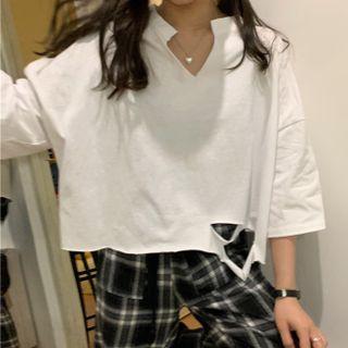 Elbow-sleeve Notch-neck Distressed T-shirt