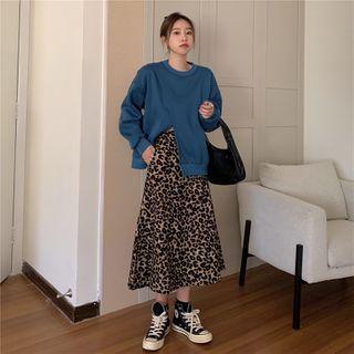 Slit Sweatshirt / Leopard Printed Midi A-line Skirt
