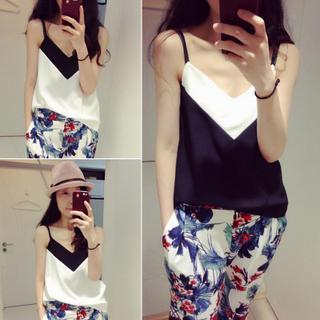 Two-tone Sleeveless V-neck Top
