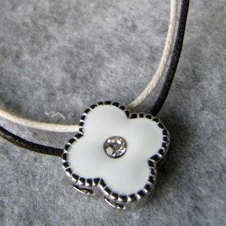 White Flower Short Necklace
