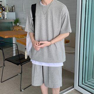 Set: Short-sleeve T-shirt + Loose Fit Shorts