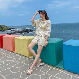Set: Round-neck Smile Print T-shirt + Band-waist Shorts