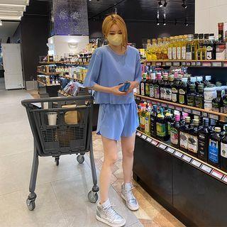 Set: Pleated Padded-shoulder T-shirt + Shorts