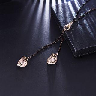 Cutout Leaf Long Necklace