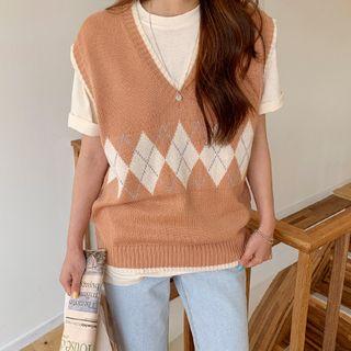 V-neck Argyle Pattered Knit Vest