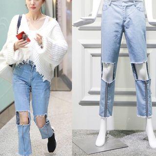 Denim Coat / V Neck Sweater / Distressed Jeans