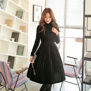 Turtle-neck Velvet Pleated Dress