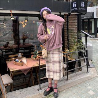 Plaid Midi Fitted Skirt / Printed Sweatshirt
