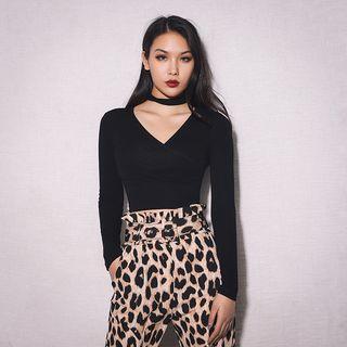 Tie-neckline Crop T-shirt