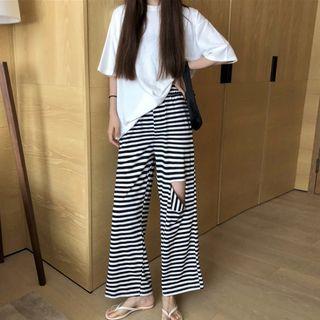 Elbow-sleeve T-shirt / Striped Wide Leg Pants