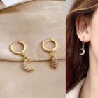 Moon Dangle Earring 1 Pair - Huggy Earring - Non-matching - Gold - One Size