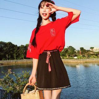 Embroidered Elbow-sleeve T-shirt / Pleated Skirt
