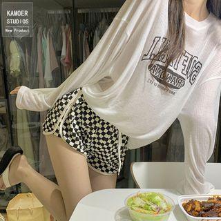 Long-sleeve Lettering T-shirt / Plaid Shorts