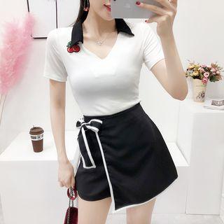 Set: Contrast-trim V-neck Top + Contrast-trim Skorts