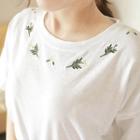 Round-neck Flower Embroidered T-shirt