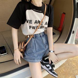 Two-tone Lettering T-shirt / Denim Wide Leg Shorts
