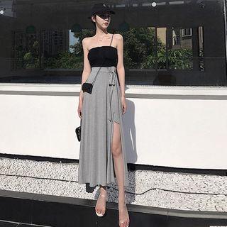 Off-shoulder Top / Plain Skirt