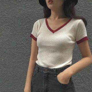 Short-sleeve V-neck Contrast-trim Top