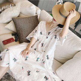 Set: Slipdress + Short-sleeve Flower Embroidered Midi A-line Dress