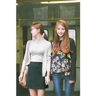 Set: Cardigan + Mock-neck Sleeveless Knit Top