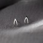 925 Sterling Silver V-shape Earring R636 - One Size