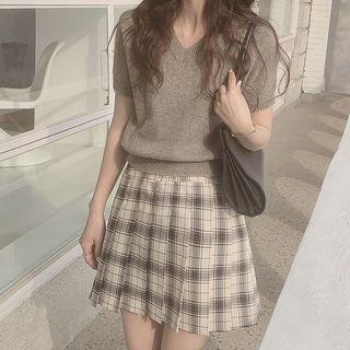 Short-sleeve V-neck Knit Top Gray - One Size