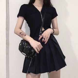Zip Detail Short-sleeve T-shirt / Mini Pleated Skirt / Set