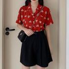Short-sleeve V-neck Floral Shirt / Plain Wide-leg  Shorts