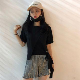 Short-sleeve Asymmetric Hem T-shirt / Pleated Shorts