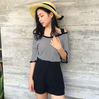 V-neck Open Shoulder Short-sleeve Knit Top