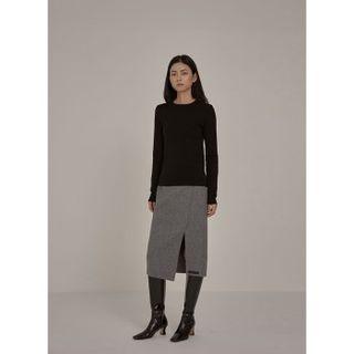 Neat-fit Plain Knit Top