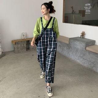 Plain Loose-fit T-shirt / Plaid Jumper Pants