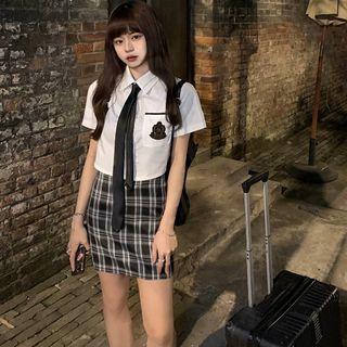 Short-sleeve Shirt / Neck Tie / Plaid A-line Skirt