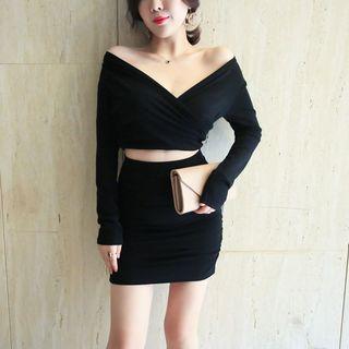 Set: V-neck Long-sleeve T-shirt + High Waist Mini Skirt