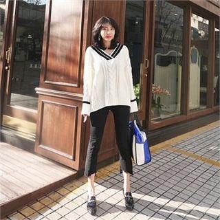 Contrast-trim V-neck Cable-knit Top