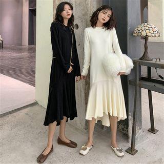 Long-sleeve Plain Pleated Knit Dress