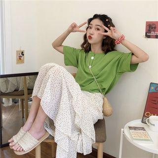 Plain Short-sleeve T-shirt / Printed Midi Tiered Skirt