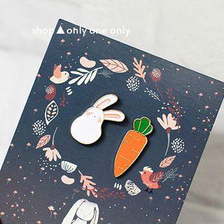 Rabbit & Carrot Brooch White & Tangerine - One Size