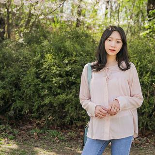 Peter Pan-collar Tie-neck Blouse