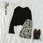 Set: Plain Loose-fit Long-sleeve T-shirt + Print Skirt