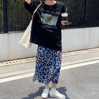 Short-sleeve Lettering T-shirt / Leopard Print Midi A-line Skirt
