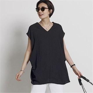 V-neck Pintuck-side T-shirt