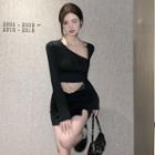 Irregular Chain Cropped T-shirt / Mini Pencil Skirt